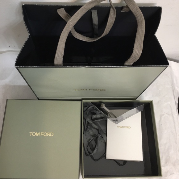 Tom Ford Women’s belt Empty Gift Box And shopping bag. Note it’s Empty box - Picture 6 of 12